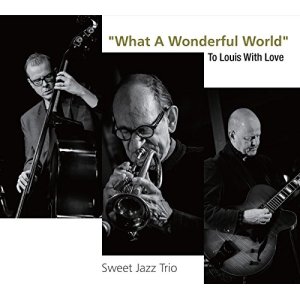 画像: マイルド・テンダーにして幽玄深い極上の寛ぎ洒脱ロマンティシズム世界　CD　SWEET JAZZ TRIO スイート・ジャズ・トリオ / WHAT A WONDERFUL WORLD - TO LOUIS WITH LOVE "この素晴らしき世界" ルイに愛をこめて