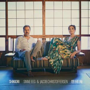 画像: テンダー&ロマンティックな和みの抒情指向を基本としながらよりパッショネートな躍動的ブルージー・シャウトも塩梅よく織り交ぜる艶やかヴォーカルにキレのいい鋭敏スウィンギン・ピアノが軽快小粋に絡む藹々デュオ♪　国内仕様輸入盤CD (日本語解説&日本語曲目表記オビ付き)　SINNE EEG & JACOB CHRISTOFFERSEN シーネ・エイ & ヤコブ・クリストファーセン / SHIKIORI 想帰庵