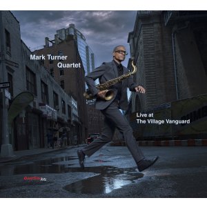 画像: 国内仕様輸入盤2枚組CD　MARK TURNER QUARTET マーク・ターナー / LIVE AT THE VILLAGE VANGUARD ライヴ・アット・ザ・ヴィレッジ・ヴァンガード     昏く物憂い幻想性や浮遊感覚とハード・バップらしいタフなノリや醸熟の旨味が交差する現代流2管ピアノレス・カルテットの会心打！硬派!!! 